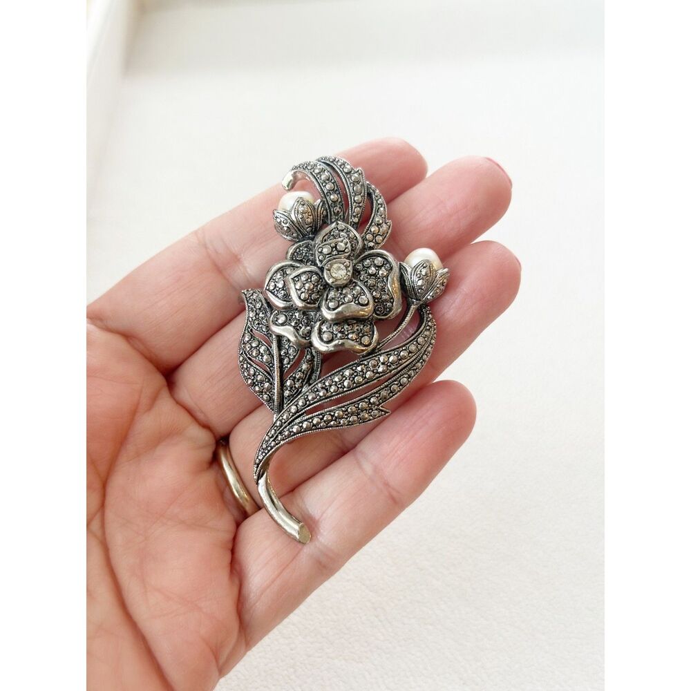 Kenneth Jay Lane Silver Floral Pave Crystal Brooch - Picture 5 of 7
